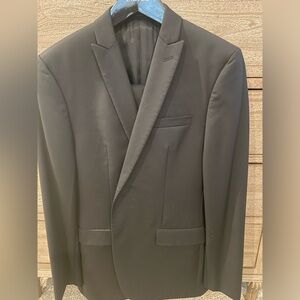 BAR III Slim Fit Solid Wool Suit Size 42R - 34x32